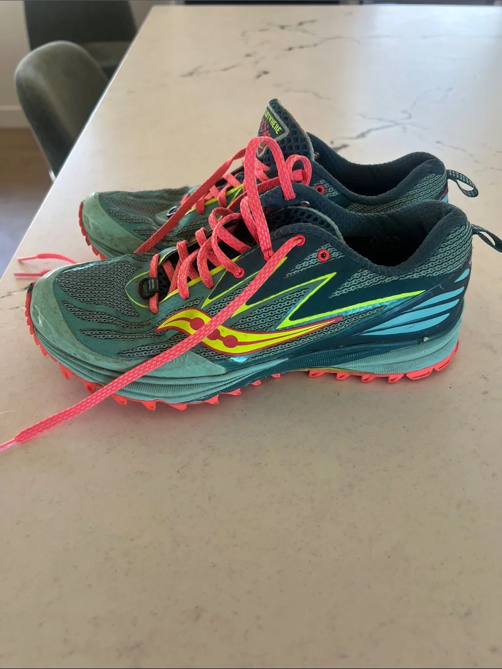Saucony Peregrine size 8. Women's Trail Shoe Pink. Gorgeous!! Great condition.